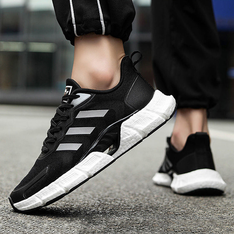 Ανδρικά παπούτσια Adidas με μαλακή σόλα και άνετη αντικραδασμική προστασία.