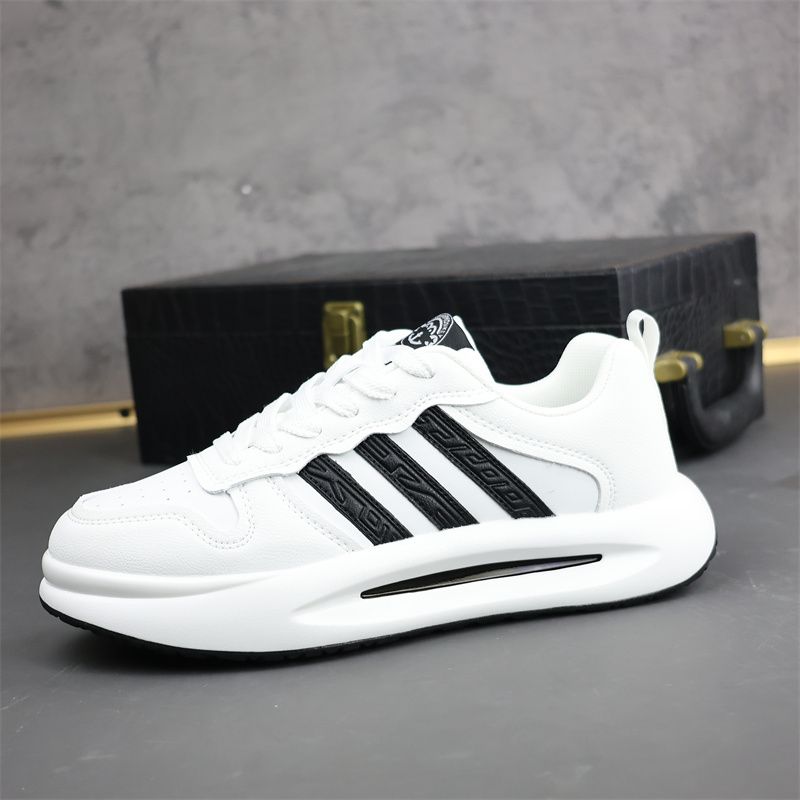 Λευκά παπούτσια καθημερινής χρήσης της Adidas με μαλακή σόλα