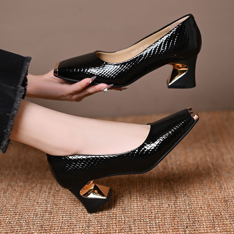 Γυναικείες γόβες με ψηλό τακούνι και σχέδιο φιδιού